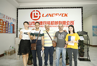 敘利亞和埃及客戶到訪公司了解糖果包裝機